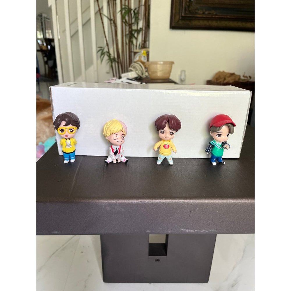 bts mini fugurines